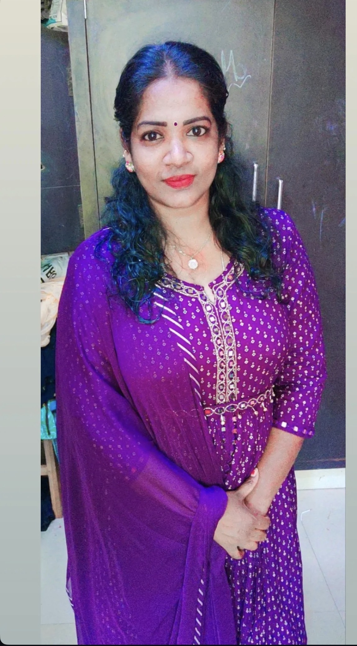 Selvi in purple